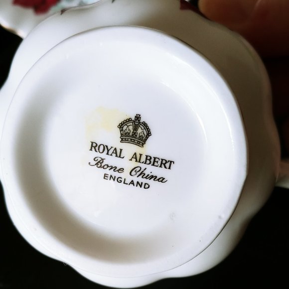 Royal Albert Bone China England Footed Tea Cup & Saucer Rose - Picture 3 of 6